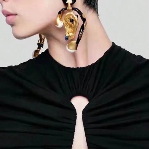 Schiaparelli Inspired Anatomy Ear Gold Tone Earrings Huge Pearl Keyhole Jewelry - Picture 4 of 9
